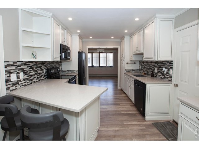 Property Photo 10 Kitchen