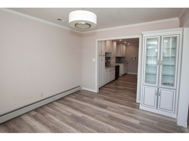 Property Photo 18 Dining room