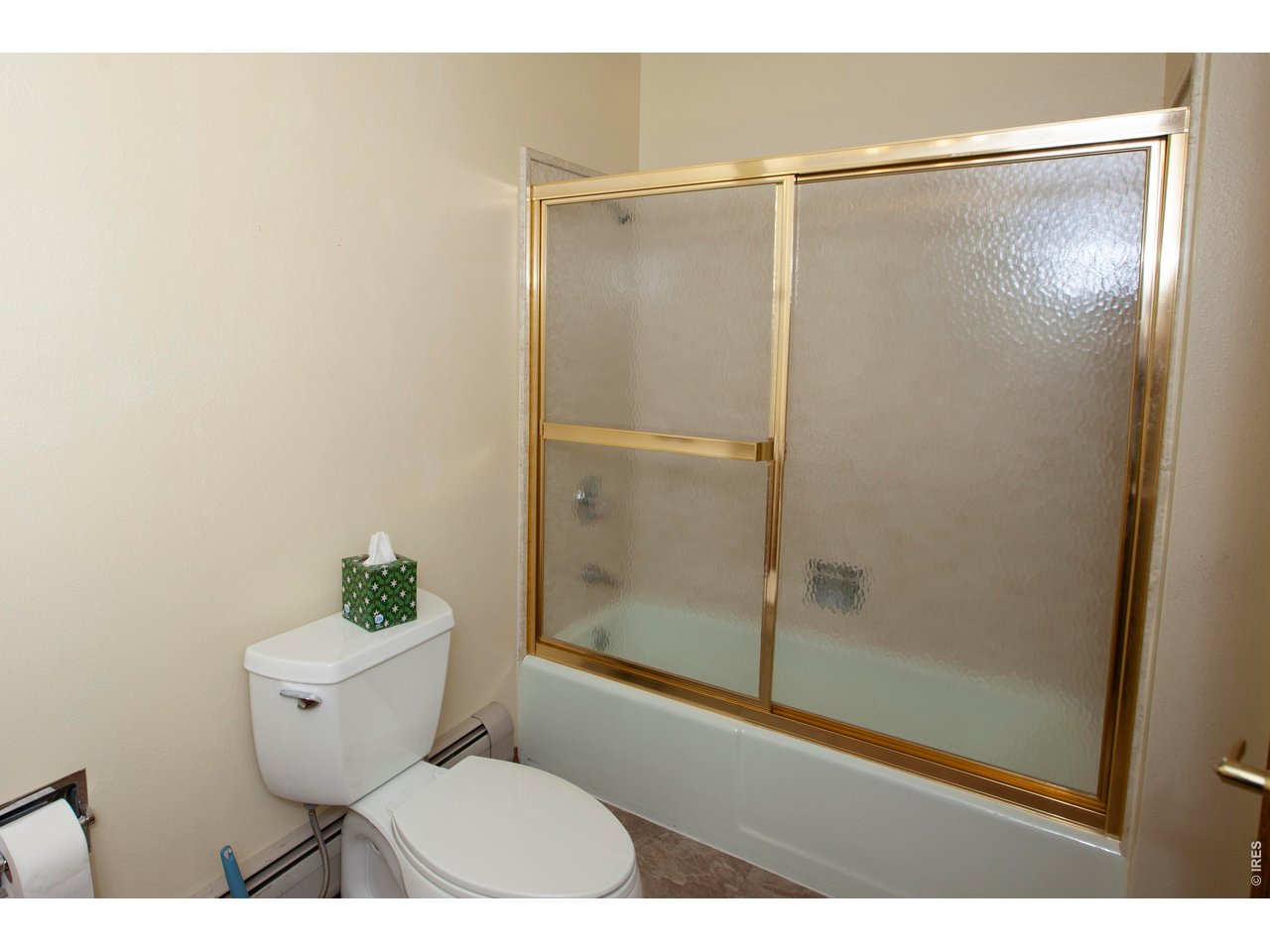 Hall Main Level Bathroom