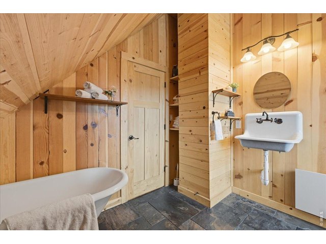 Property Photo 25 Full bathroom with large walk-in shower & free standing tub