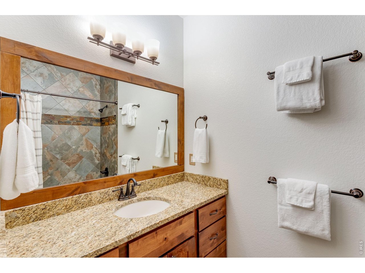 Downstairs full bathroom