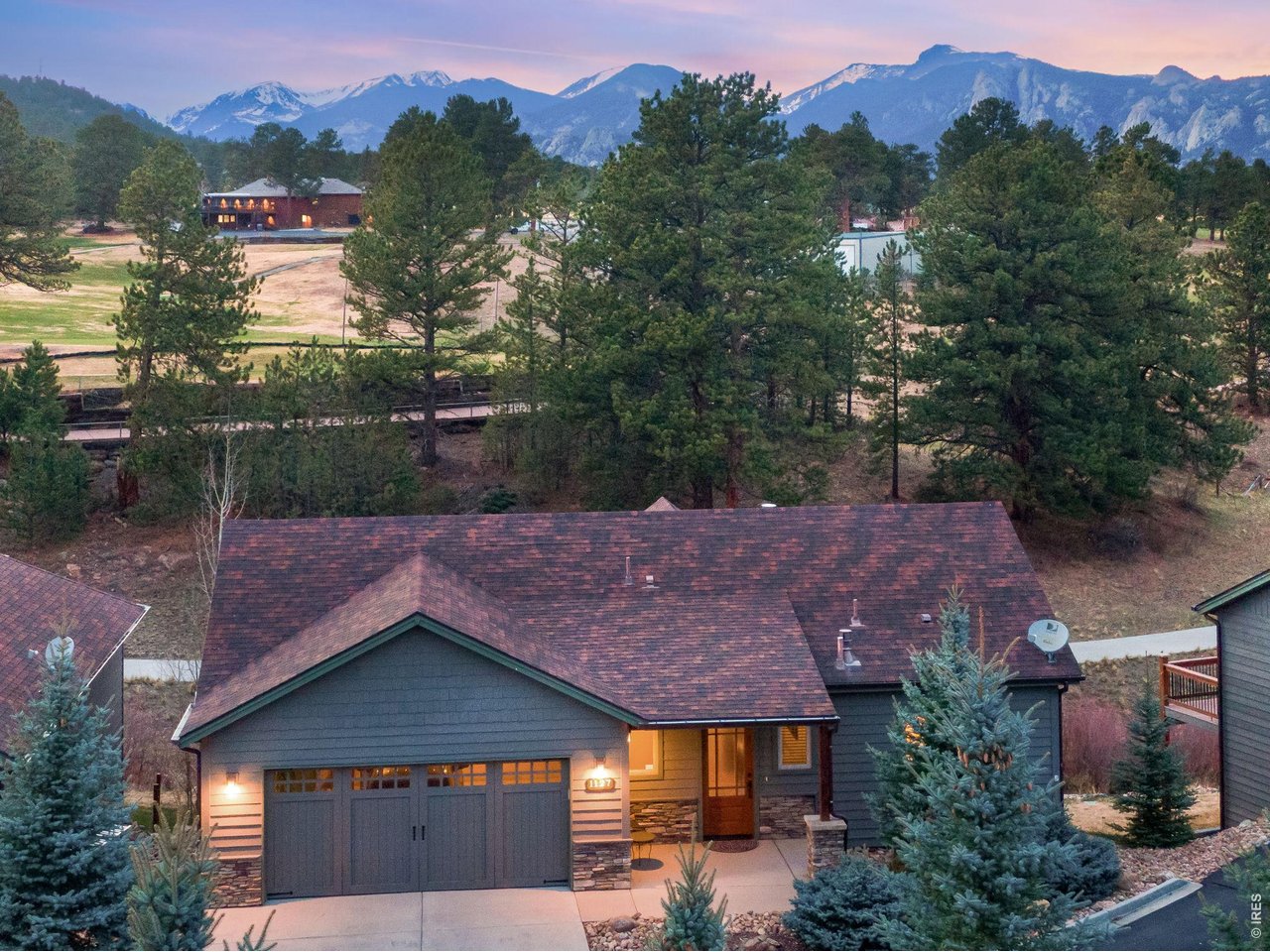 Quiet location located near Fish Creek and walking path!