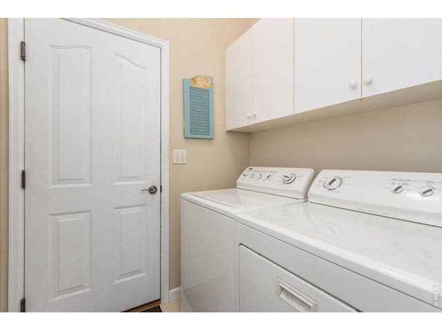 Property Photo 21 Laundry room