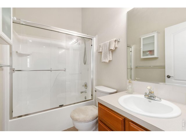 Property Photo 20 Guest bathroom