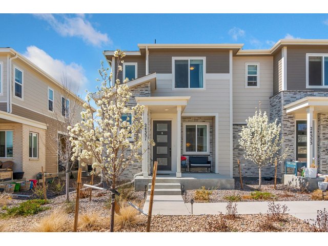 Property Photo 1 Beautiful 2 story home in the Aurora Highlands