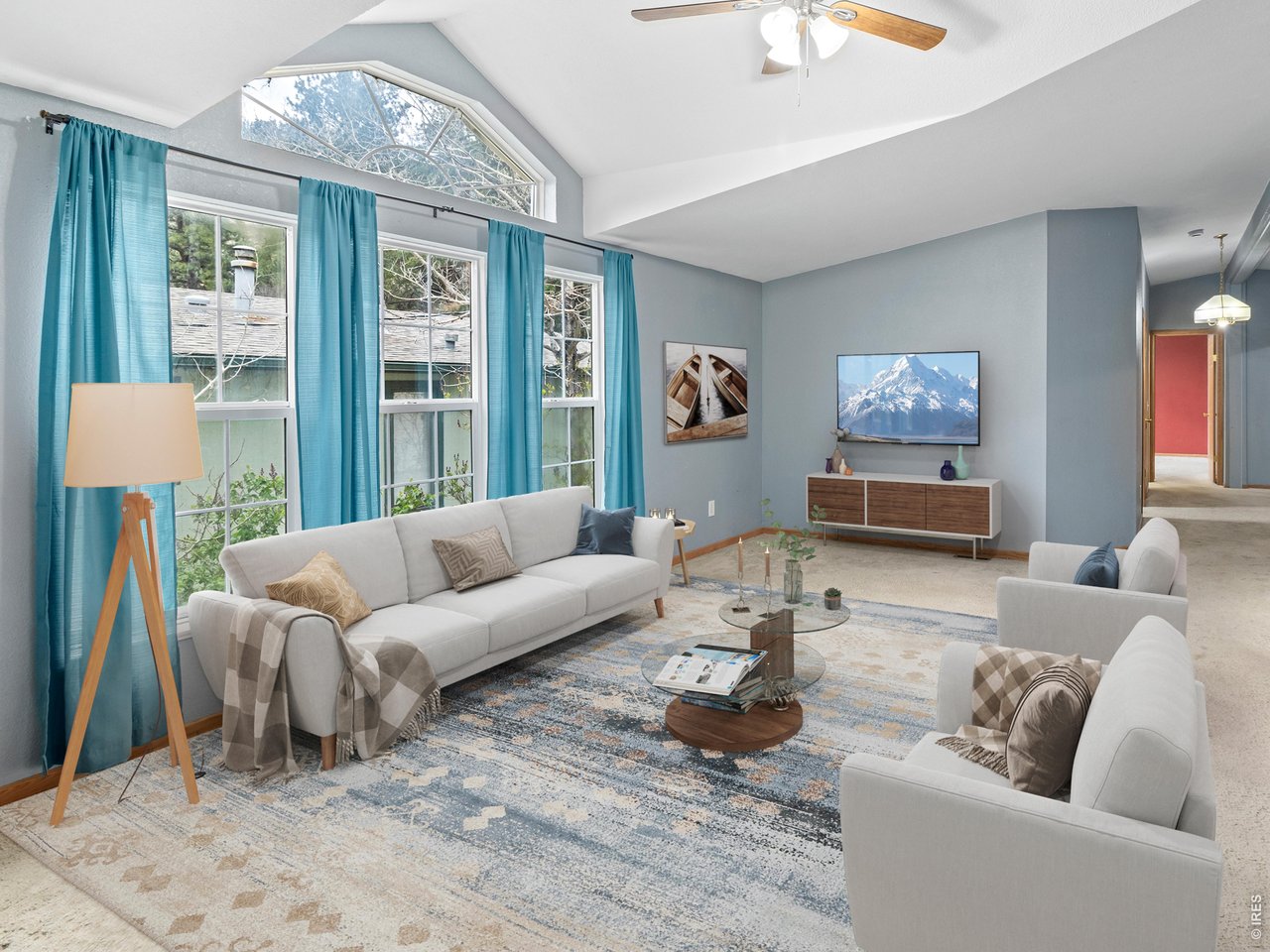 Spacious living room