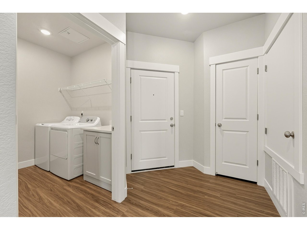 Property Photo 8 Laundry room 