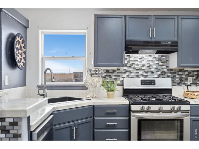 Property Photo 13 Updated kitchen with gas stove and oversized sink
