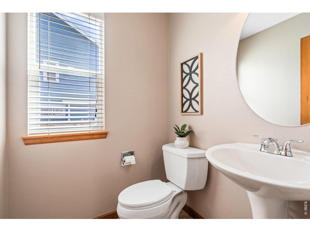 Property Photo 11 1/2 Bath on main level