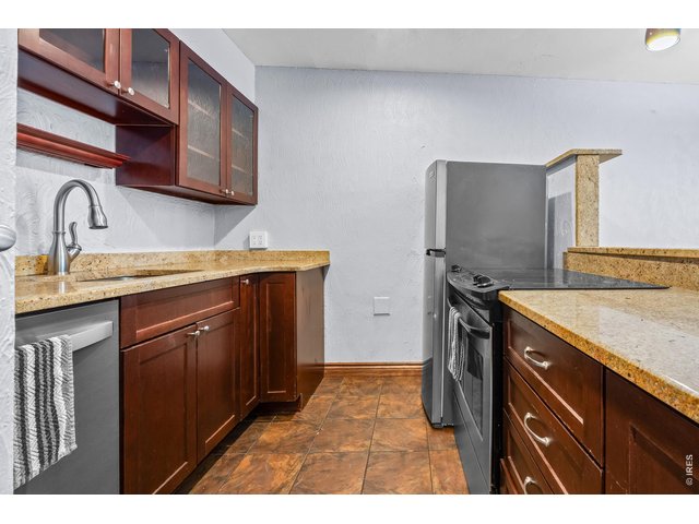 Property Photo 4 Kitchen