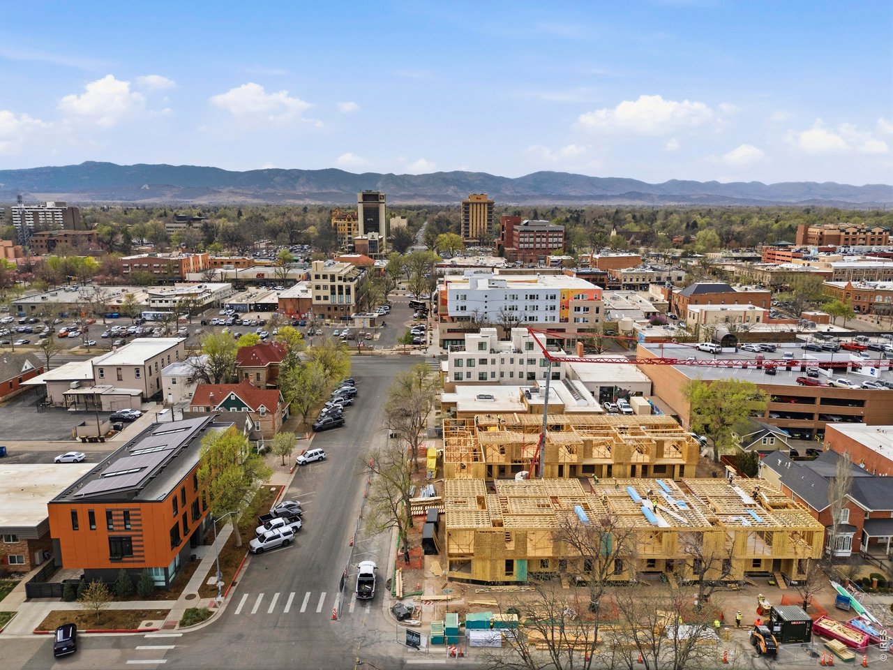 Old Town Fort Collins living, quick access to 4 different parks, great shopping, restaurants, and the Poudre River Trail & Salyer Natural area!