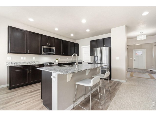 Property Photo 15 Large kitchen with ample cabinet and counter space