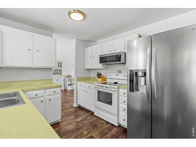 Property Photo 14 Mostly stainless steel appliances 