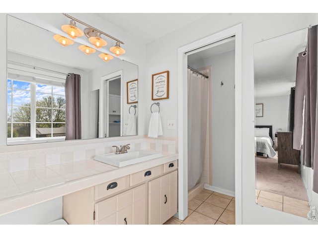 Property Photo 24 Master bathroom