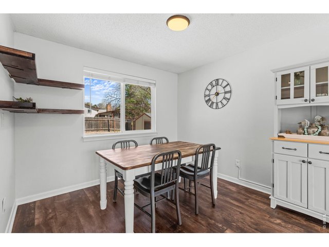 Property Photo 10 Separate dining room