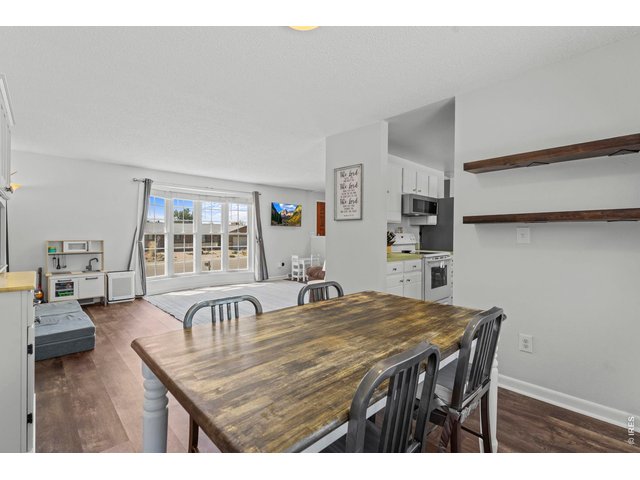 Property Photo 9 Separate dining room
