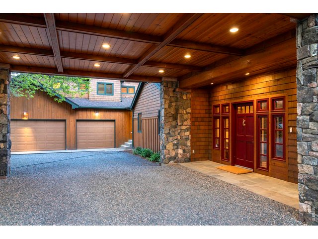 Property Photo 2 Porte-cochere Entrance