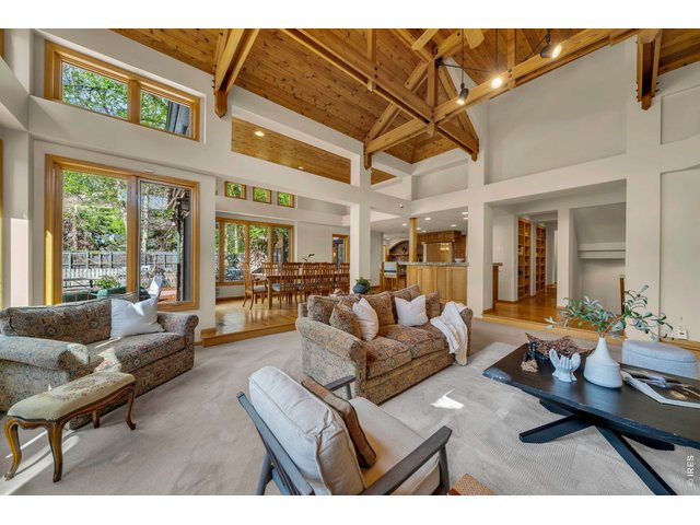 Property Photo 17 Soaring ceiling in great room