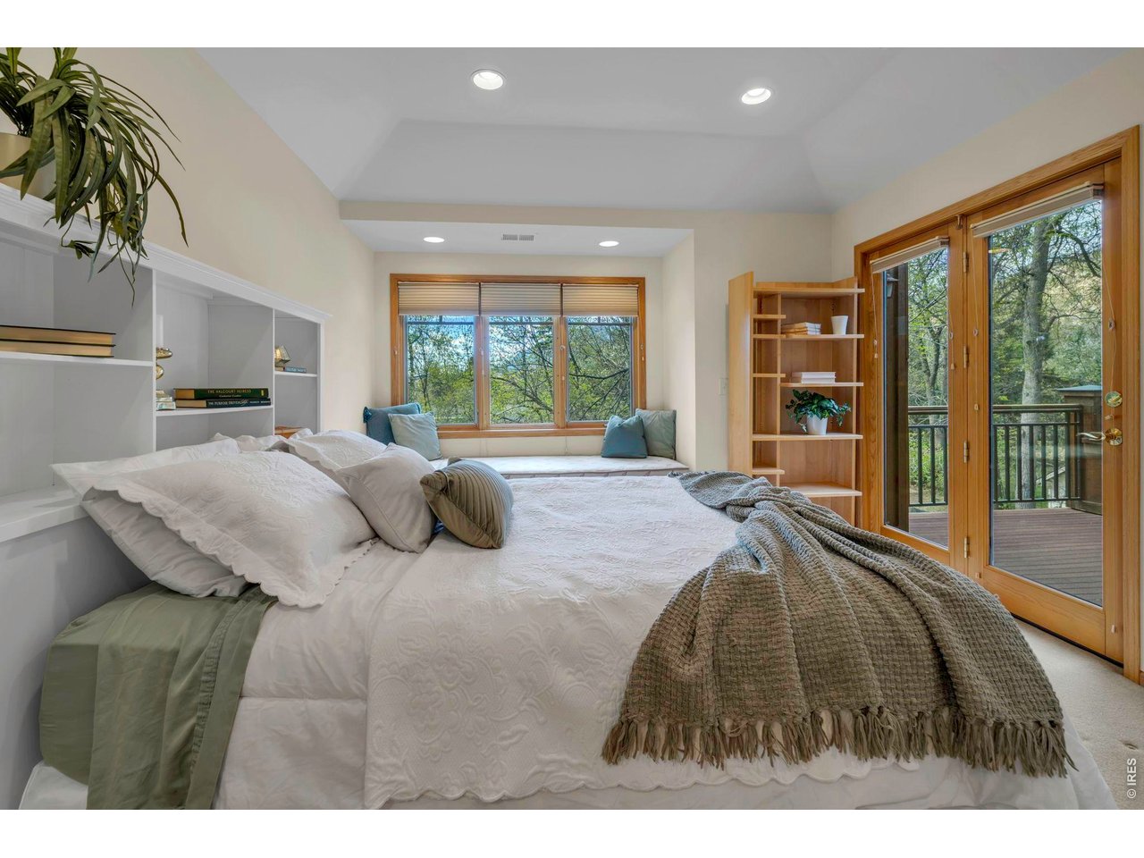 Upper ensuite bedroom with window seat and deck