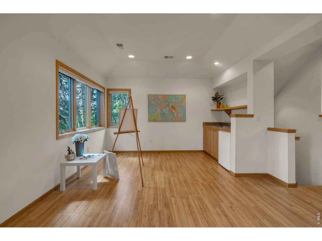 Large ensuite studio apartment or nanny suite