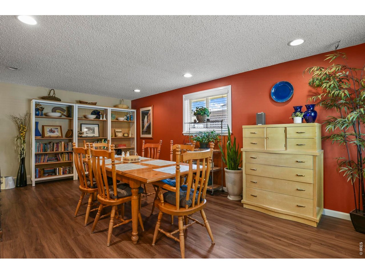 INCLUDES Book Shelves