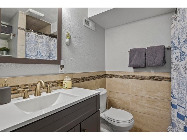 Property Photo 31 4th Bedroom Bathroom