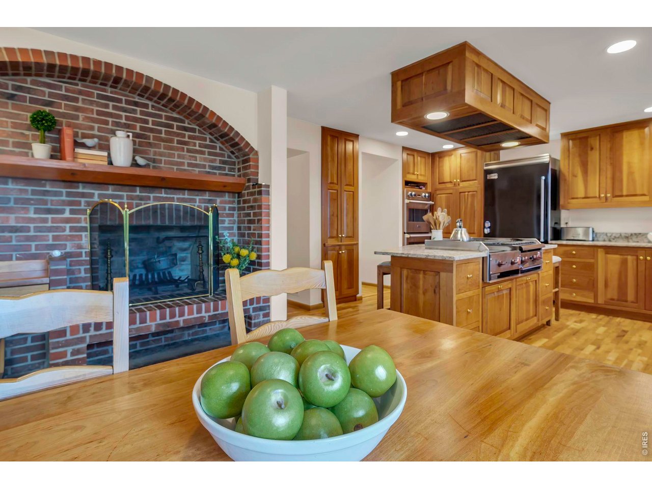 Breakfast nook with fireplace with swing arm
