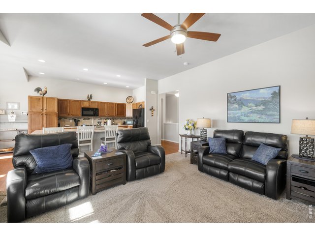 Property Photo 26 Plenty of room for oversized Leather Furniture