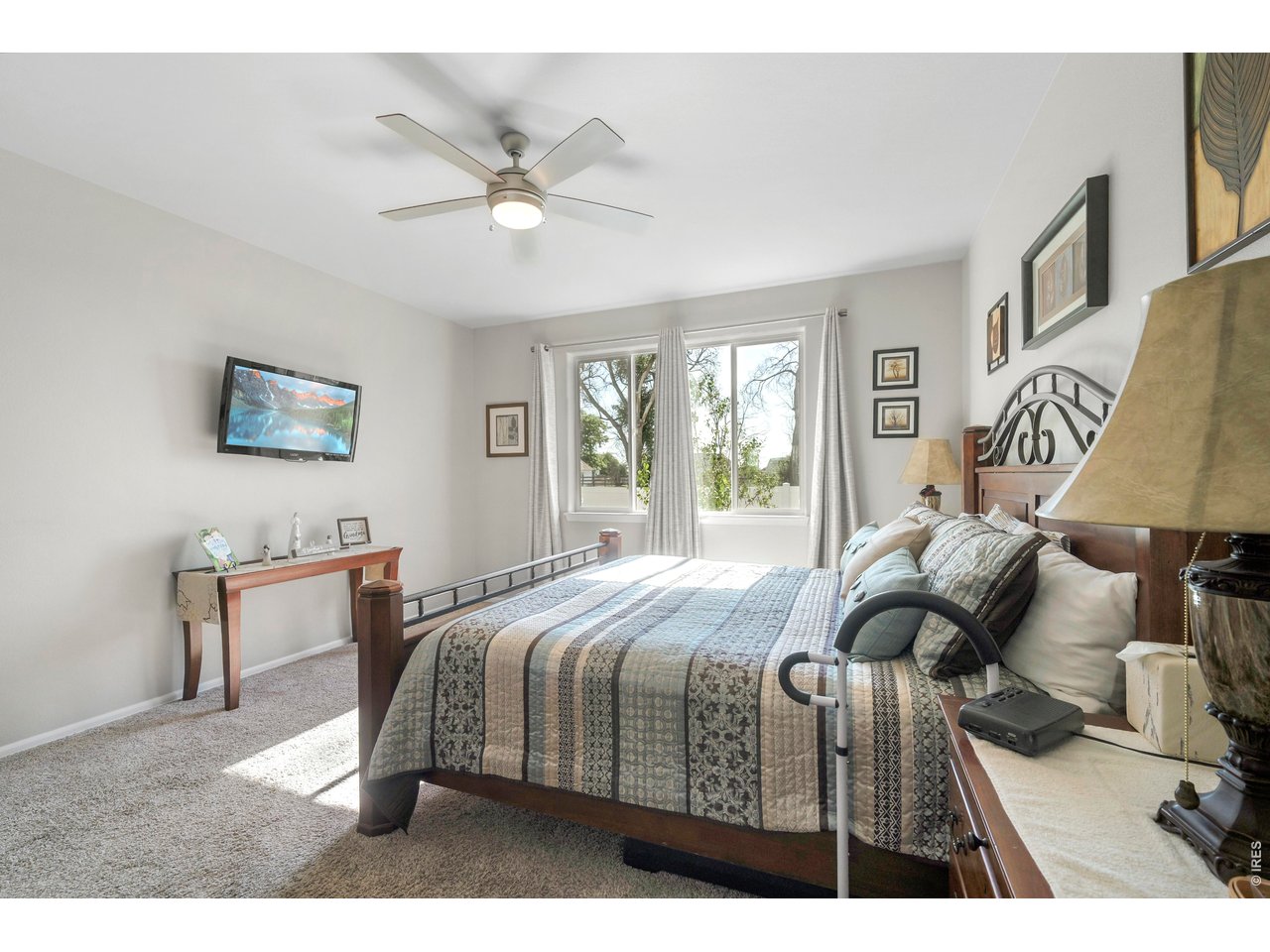 Holds Large King Size Bed and Double Nightstands