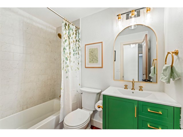 Property Photo 19 Full Bathroom