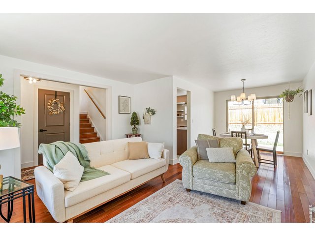 Property Photo 6 Living Room