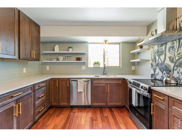 Property Photo 10 Kitchen