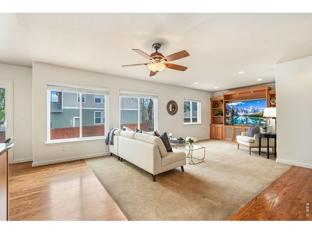 Property Photo 12 Large living room