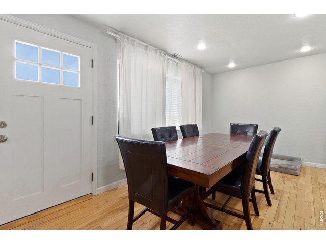 Property Photo 9 Dining area, perfect for entertaining. 