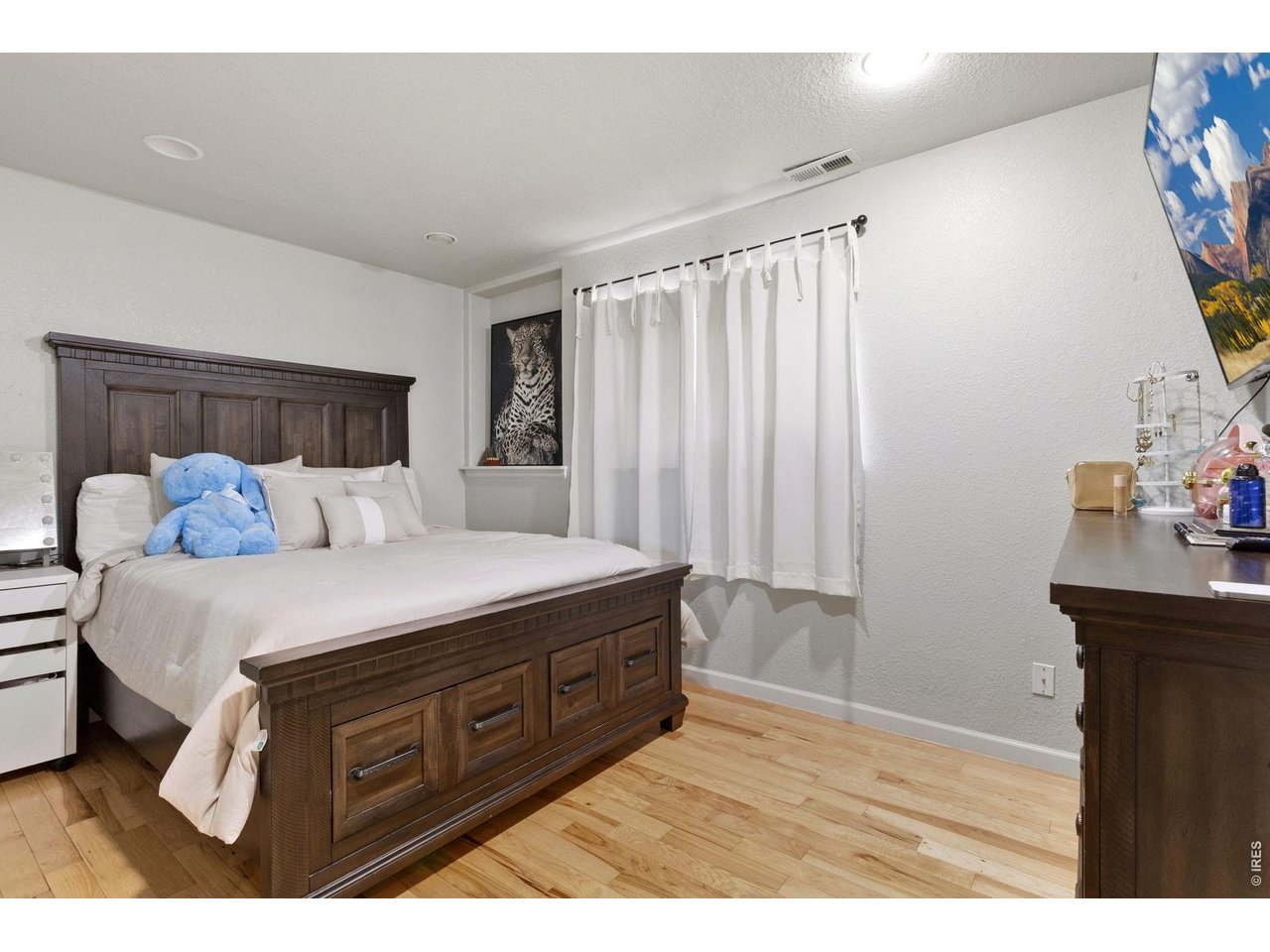 Primary suite with 3/4 bath!