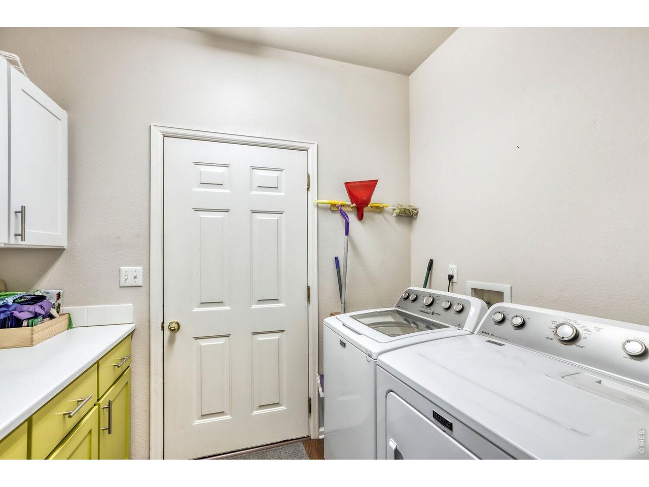 W/D stays! Main floor laundry!