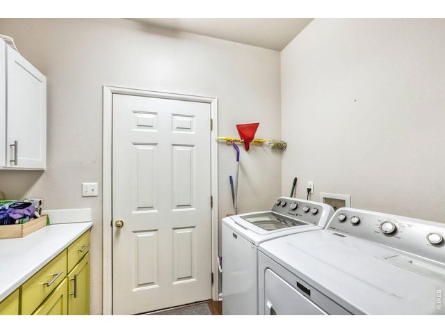 Property Photo 22 W/D stays! Main floor laundry!