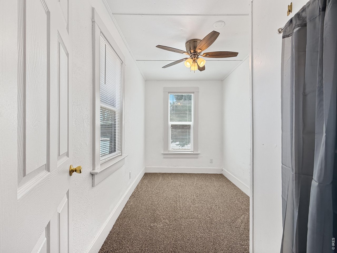 Small 3rd bedroom or office space
