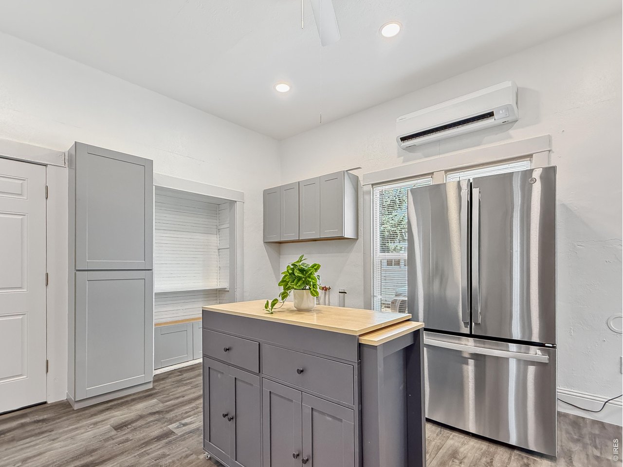 Kitchen Island Included