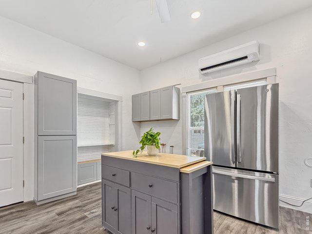 Property Photo 11 Kitchen Island Included
