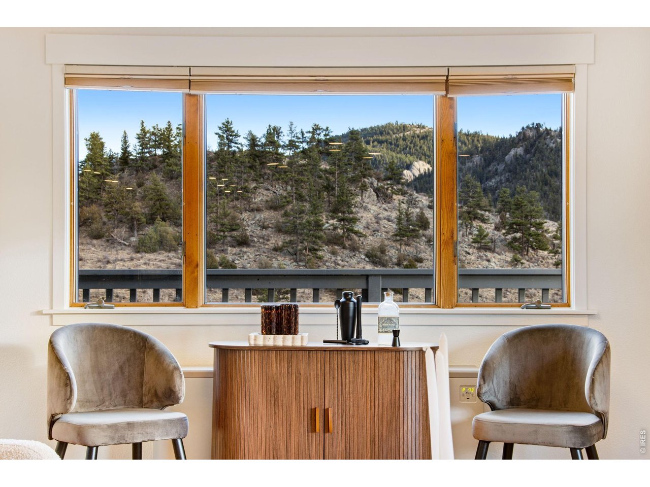 Panoramic views from every angle of the main level!