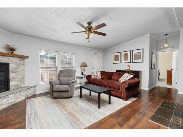 Property Photo 5 Enter into this bright and tastefully updated Living Room with nearly new Pergo flooring! 