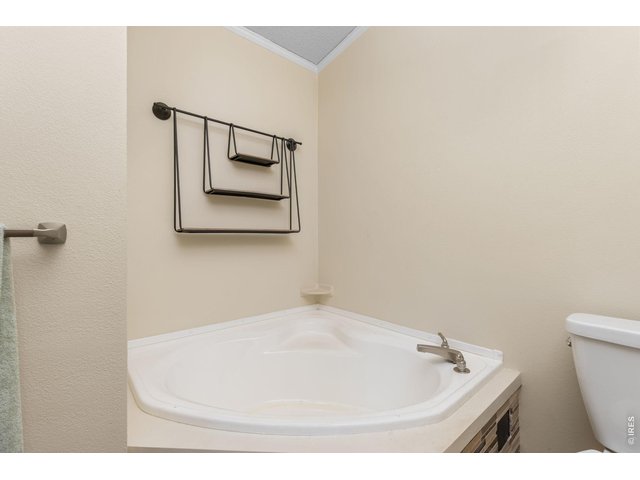 Property Photo 15 With Garden Tub