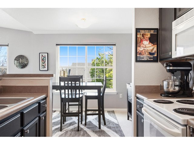 Property Photo 21 Watch the gorgeous CO sunset from your dining room!