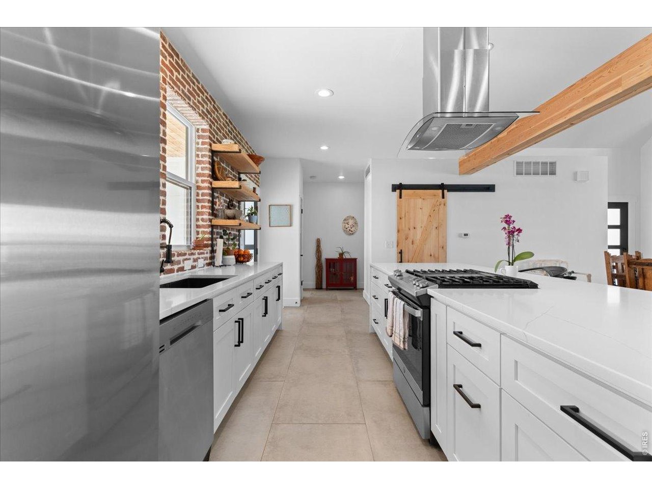 Center island with breakfast bar and water fall edge, 2 pantries with barn doors