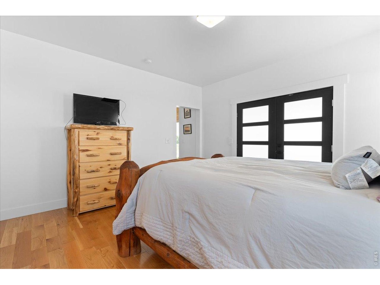 2 walk-in closets