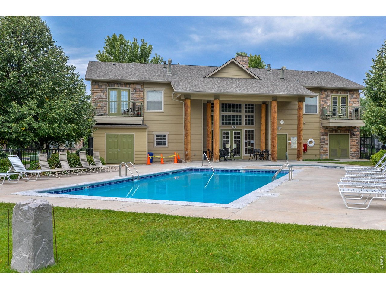 Community Clubhouse, Pool and Hot tub!