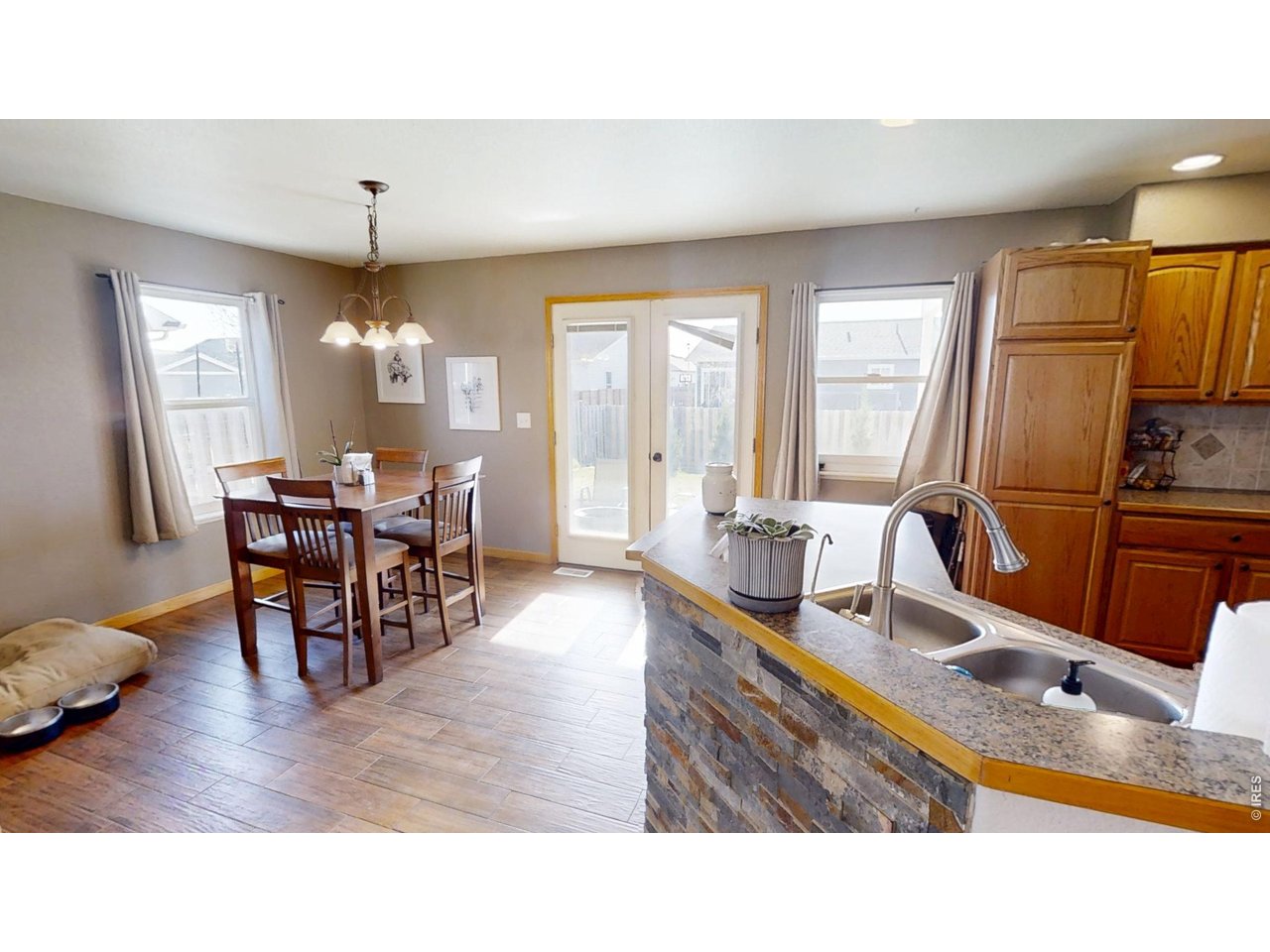 Eat-in Kitchen