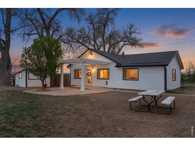 Property Photo 7 Beautiful sunsets with mountain views