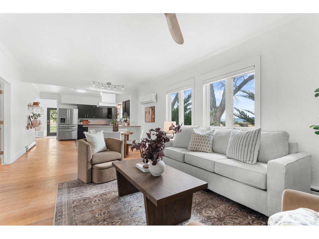 Spacious living room